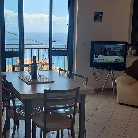 Authentic Italian - Balcony Seaviews Sleeps8 * Joppolo